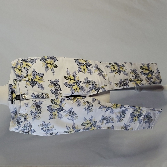 Roz & Ali Denim - ROZ & ALI Jeans, Straight leg, Floral- Blue/ Yellow on White, Size 12